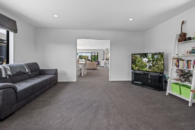 Photo of property in 15 Pohutukawa Parade, Riverhead, 0820