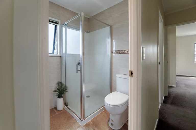 Photo of property in 17 Dungarvon Place, Clendon Park, Auckland, 2103