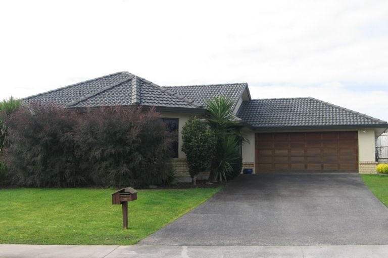 Photo of property in 14 Monivea Place, East Tamaki Heights, Auckland, 2016