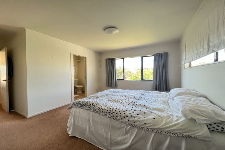 Photo of property in 2/5 Pelican Lane, Unsworth Heights, Auckland, 0632