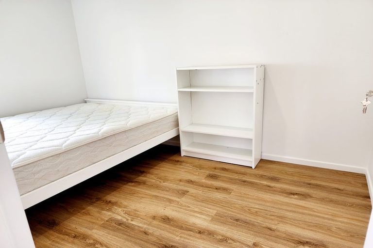 Photo of property in 4 Paton Avenue, Te Atatu South, Auckland, 0610