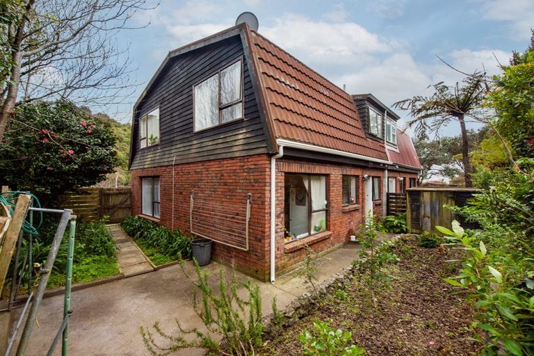 Photo of property in 62 Churton Drive, Churton Park, Wellington, 6037