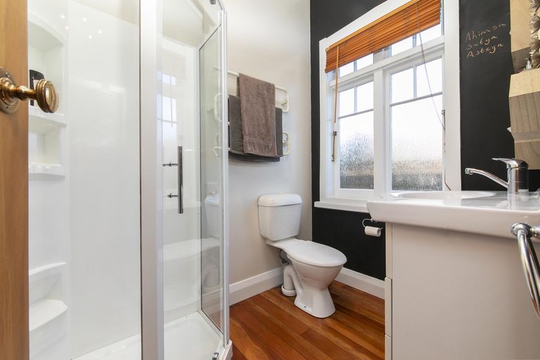 Photo of property in 17 Great North Road, Riverhead, 0820