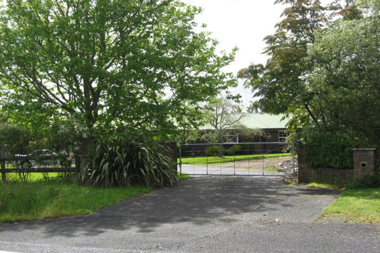 Photo of property in 183 Oraha Road, Kumeu, 0892