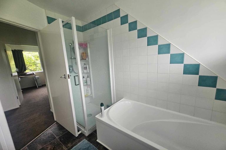 Photo of property in 1 Kinapori Terrace, Newlands, Wellington, 6037