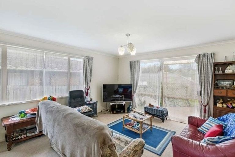 Photo of property in 37 Cabeleigh Drive, Helensville, 0800