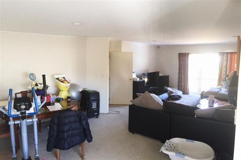 Photo of property in 20a Justin Place, Te Atatu Peninsula, Auckland, 0610