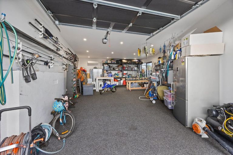 Photo of property in 2 Somerville Road, Shelly Park, Auckland, 2014