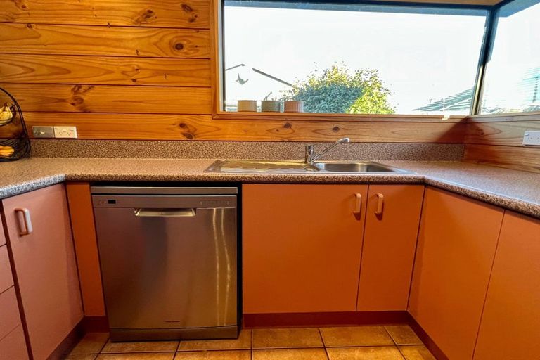 Photo of property in 98 Springs Road, Hornby, Christchurch, 8042