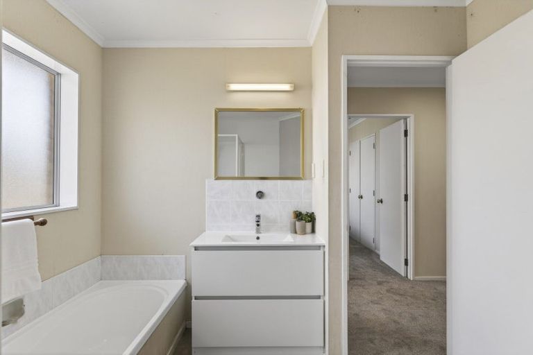 Photo of property in 3/20 Kellyville Heights, Merrilands, New Plymouth, 4312