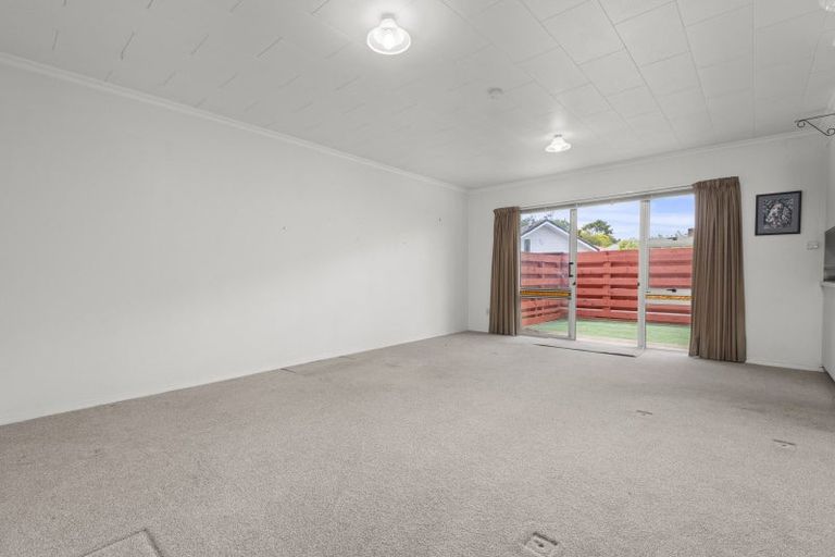 Photo of property in 2/102 Heretaunga Street, Palmerston North, 4414