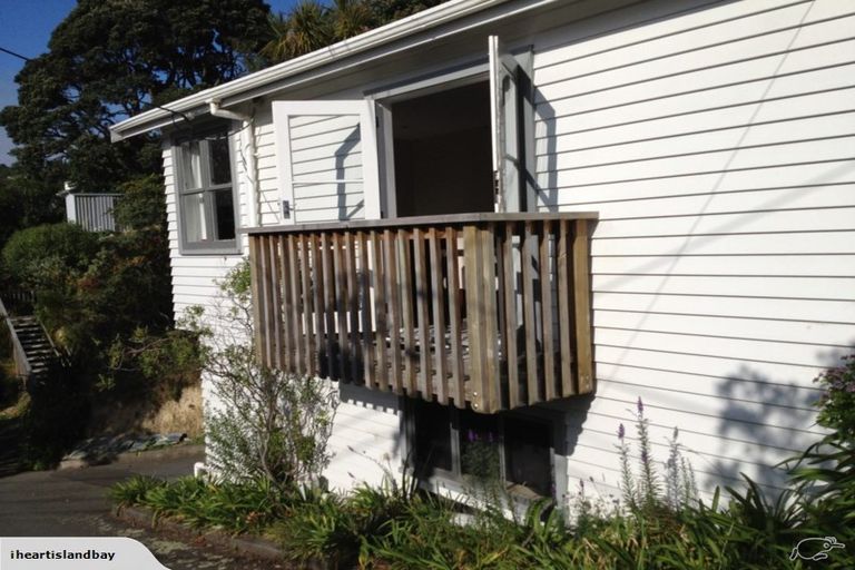 Photo of property in 2 Severn Street, Island Bay, Wellington, 6023