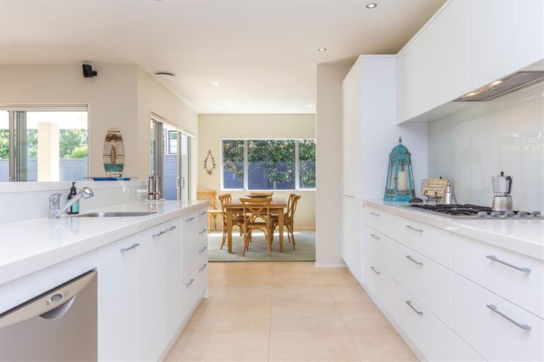 Photo of property in 52 English Oak Drive, Schnapper Rock, Auckland, 0632