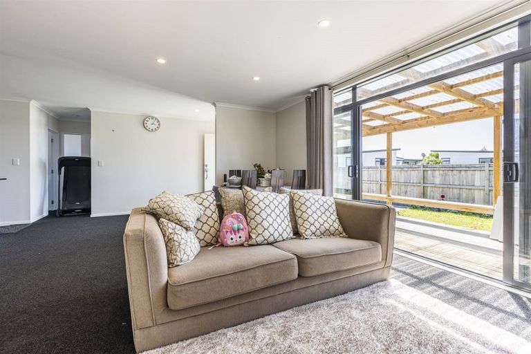 Photo of property in 46 Exeter Crescent, Takaro, Palmerston North, 4412