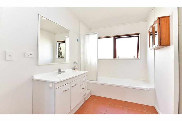 Photo of property in 29a Matai Road, Stanmore Bay, Whangaparaoa, 0932