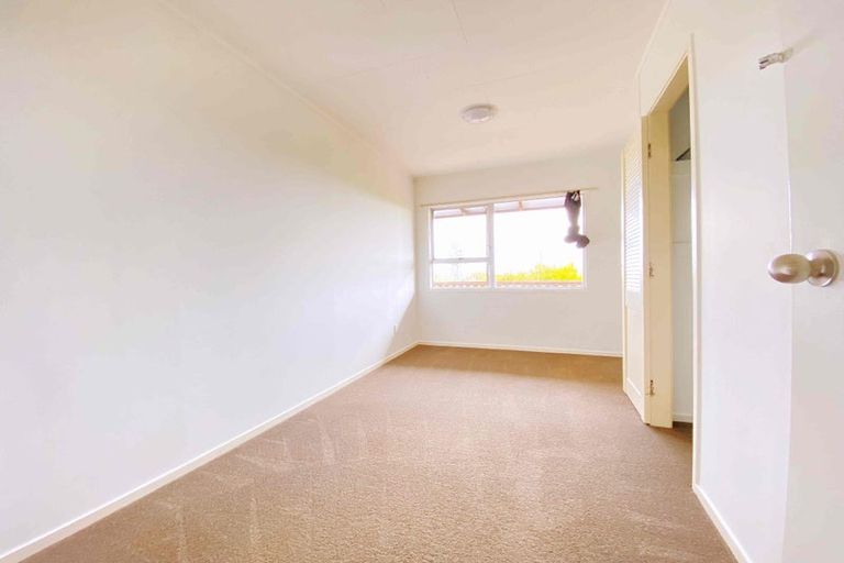 Photo of property in 29 Santiago Crescent, Unsworth Heights, Auckland, 0632
