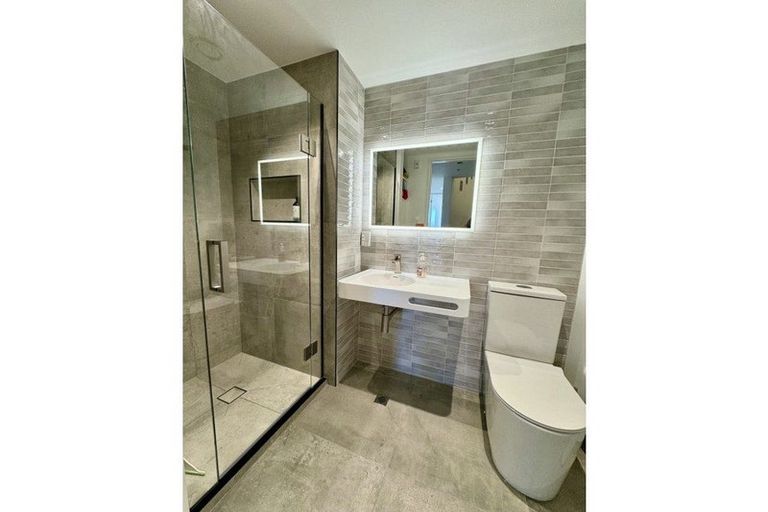 Photo of property in Portal Apartments, 8e/42 Cable Street, Te Aro, Wellington, 6011