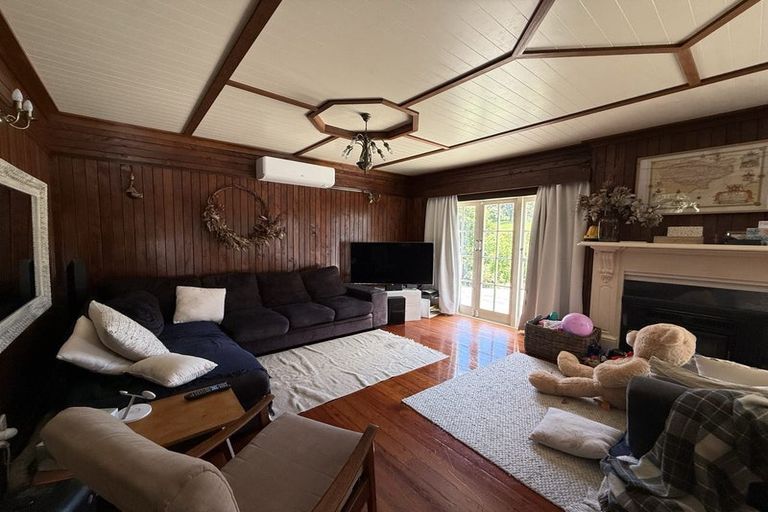 Photo of property in 57 Candia Road, Henderson Valley, Auckland, 0614