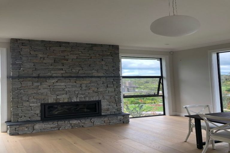 Photo of property in 10 Te Awa Place, Red Beach, 0932