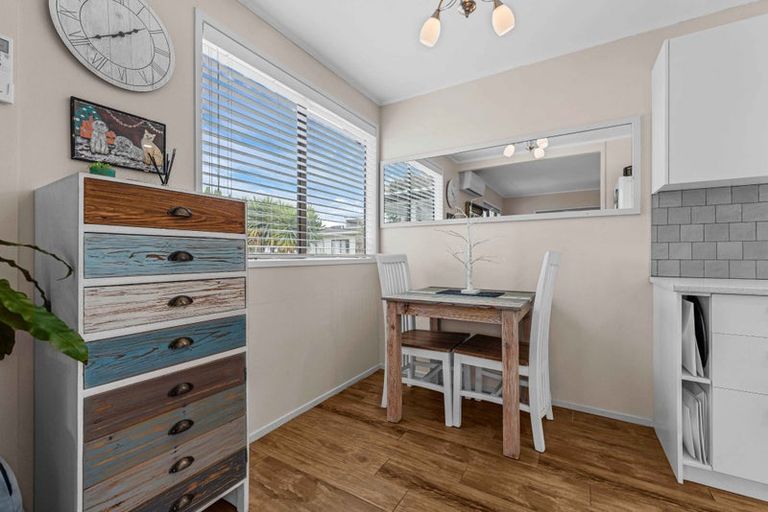 Photo of property in 9 Le Havre Place, Takanini, 2112