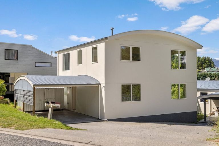 Photo of property in 32 Dart Place, Fernhill, Queenstown, 9300