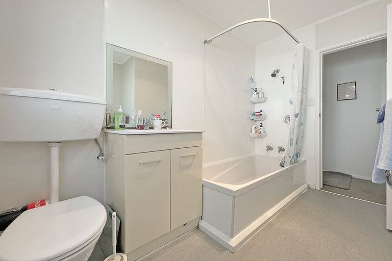 Photo of property in 1 Admiralty Street, Crofton Downs, Wellington, 6035