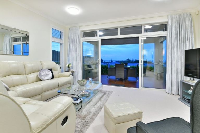 Photo of property in 2 Sunshine Terrace, Orewa, 0931