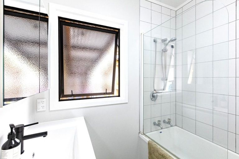 Photo of property in 9a Shanly Street, Waipawa, 4210