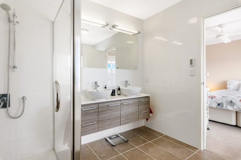 Photo of property in 27 Landmark Terrace, Orewa, 0931