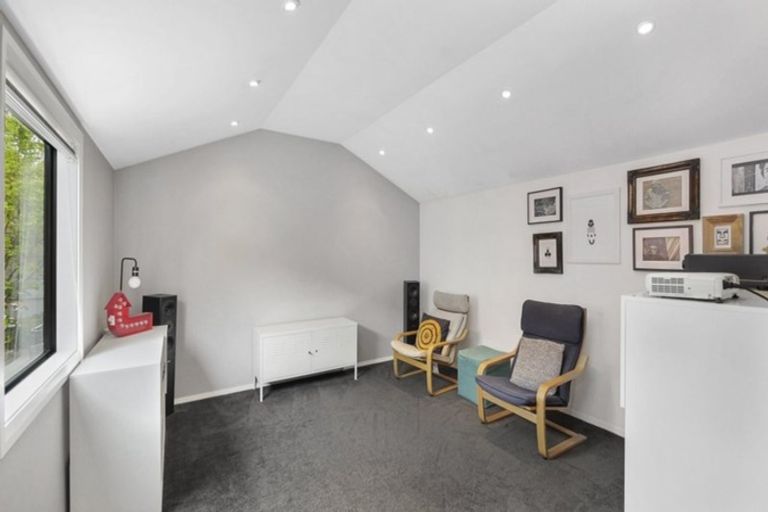 Photo of property in 2 Gamblins Road, Saint Martins, Christchurch, 8022