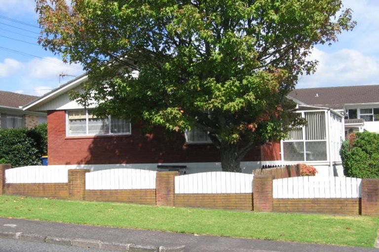 Photo of property in 3/69 Royal View Road, Te Atatu South, Auckland, 0610