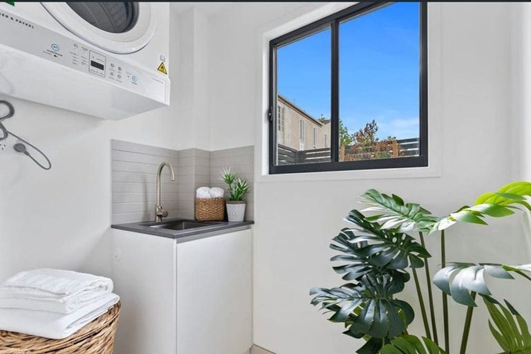 Photo of property in 9 Kawau Close, Orewa, 0931