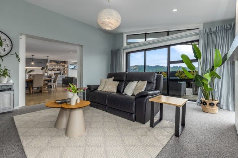 Photo of property in 14 Rotorua Grove, Aotea, Porirua, 5024