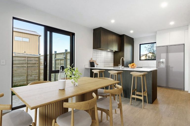 Photo of property in 6 Verde Lane, Rosehill, 2113