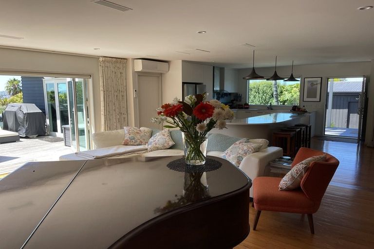 Photo of property in 29c South Lynn Road, Titirangi, Auckland, 0604