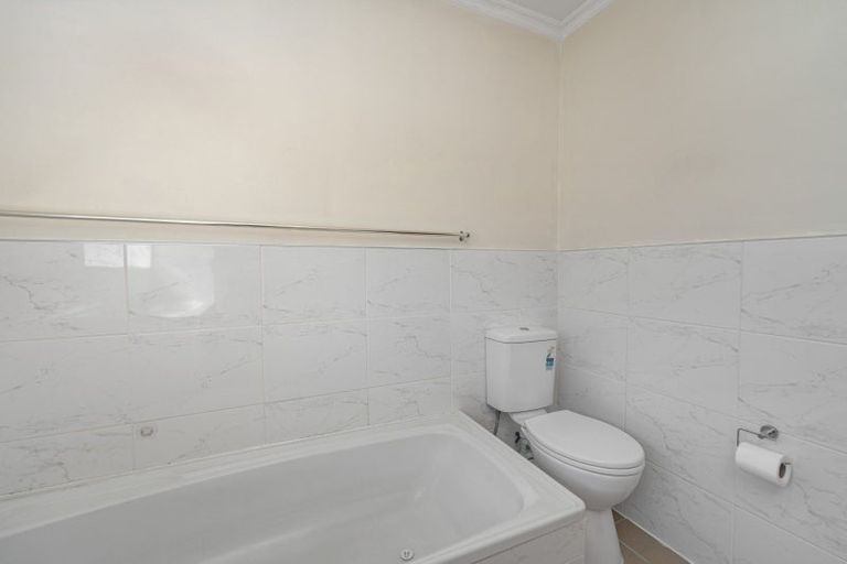Photo of property in 11 Chippendale Crescent, Highbury, Palmerston North, 4412