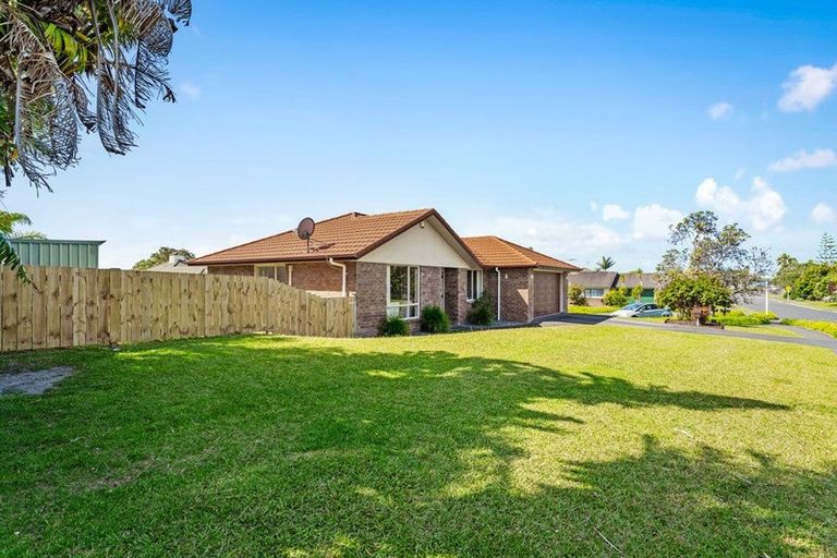 Photo of property in 44 Alec Craig Way, Gulf Harbour, Whangaparaoa, 0930
