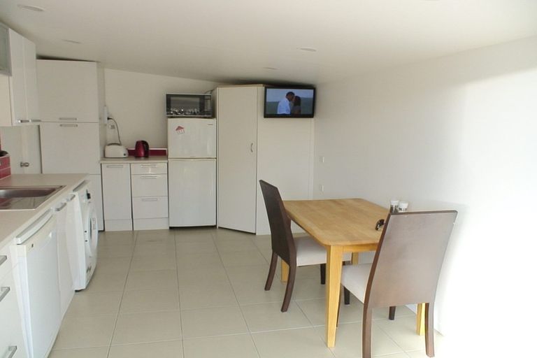 Photo of property in 30 Hobby Avenue, Birkdale, Auckland, 0626