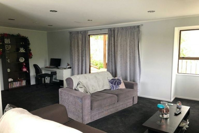 Photo of property in 2/15 Flavia Close, Torbay, Auckland, 0630