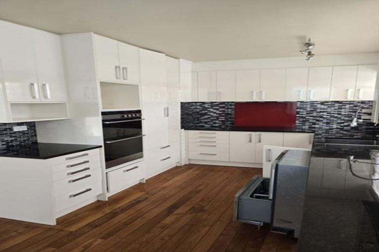 Photo of property in 17 Pomaria Road, Henderson, Auckland, 0610