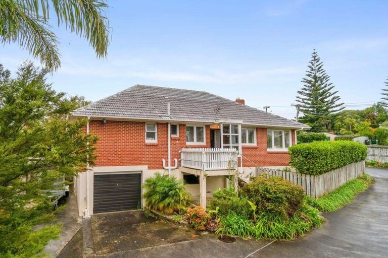 Photo of property in 94 Colwill Road, Massey, Auckland, 0614