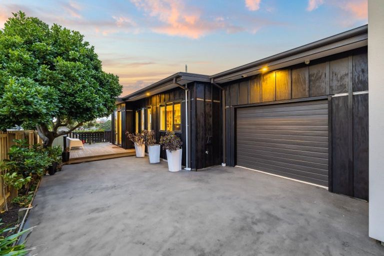 Photo of property in 23 Main Road, Redcliffs, Christchurch, 8081