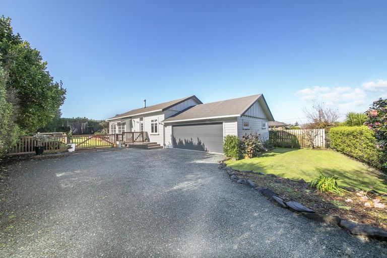 Photo of property in 17 Great North Road, Riverhead, 0820