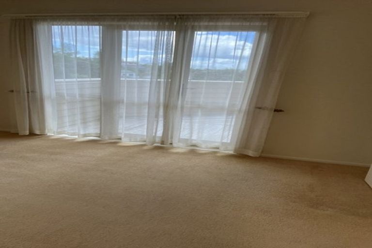 Photo of property in 4 Nottingham Place, Northcross, Auckland, 0630