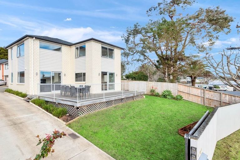 Photo of property in 14a Kotuku Street, Te Atatu Peninsula, Auckland, 0610