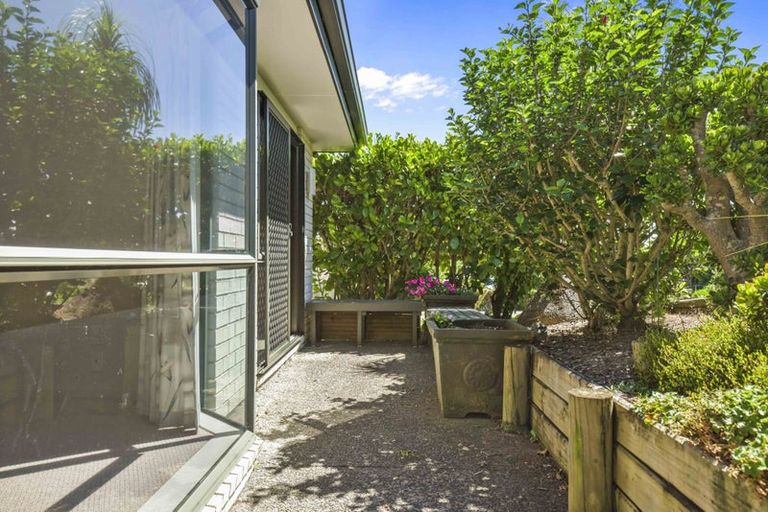 Photo of property in 8 Jelas Road, Red Beach, 0932