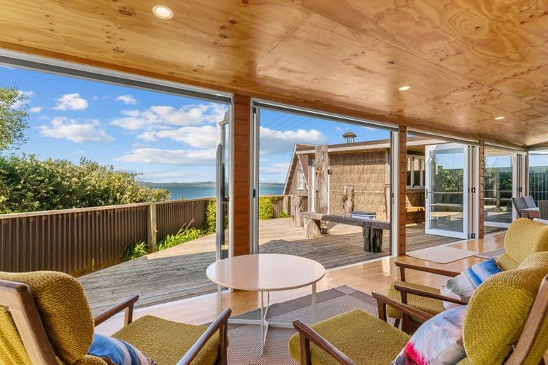 Photo of property in 8 Signal Station Road, Pouto, 0391