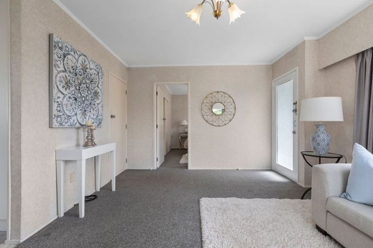 Photo of property in 1/10 Ellice Road, Totara Vale, Auckland, 0629
