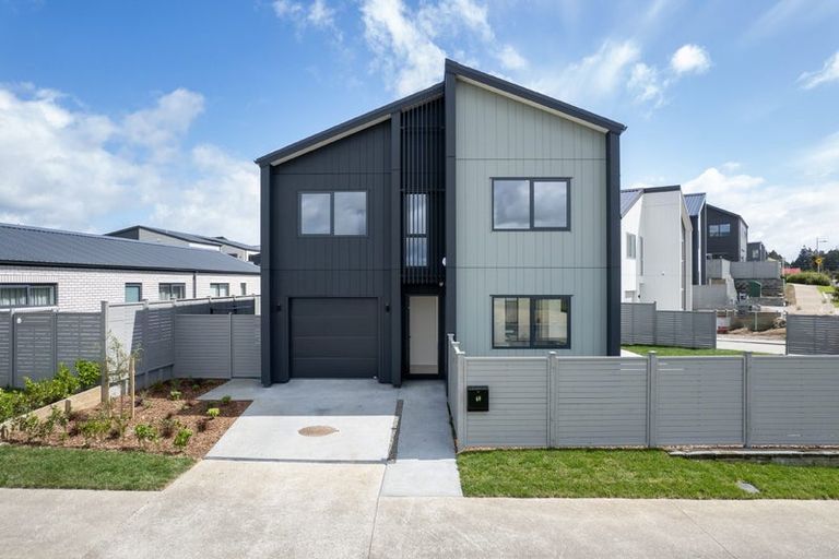 Photo of property in 69 Parkmore Drive, Rosehill, Papakura, 2113