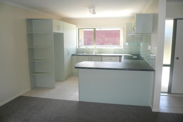 Photo of property in 18 Shah Place, Glen Eden, Auckland, 0602